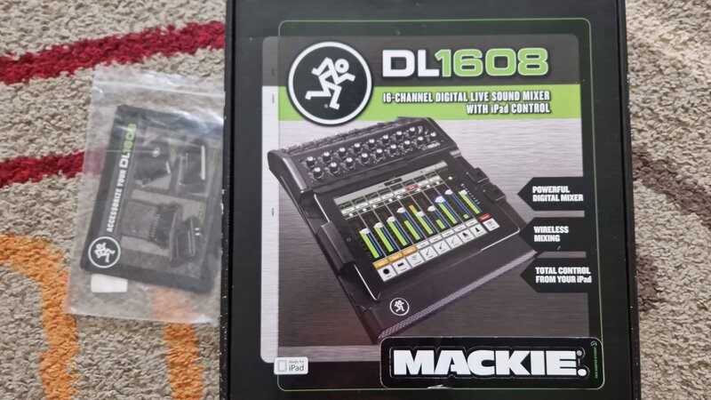 Vand Mixer Digital Mackie DL1608 – impecabil + 2 iPad-uri + Router Apple